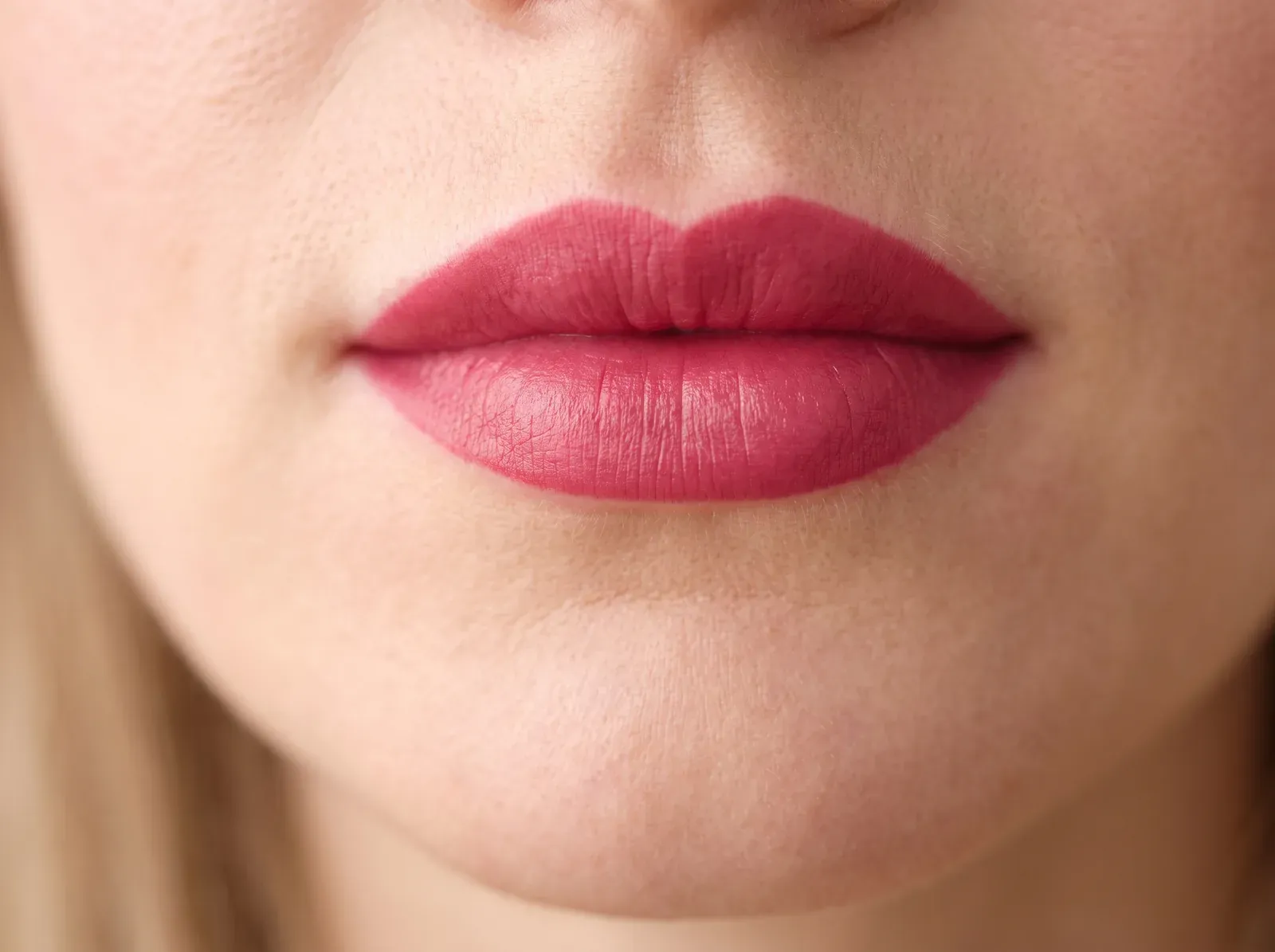 Vollflächig durchpigmentierte Lippen in kräftigem Pink