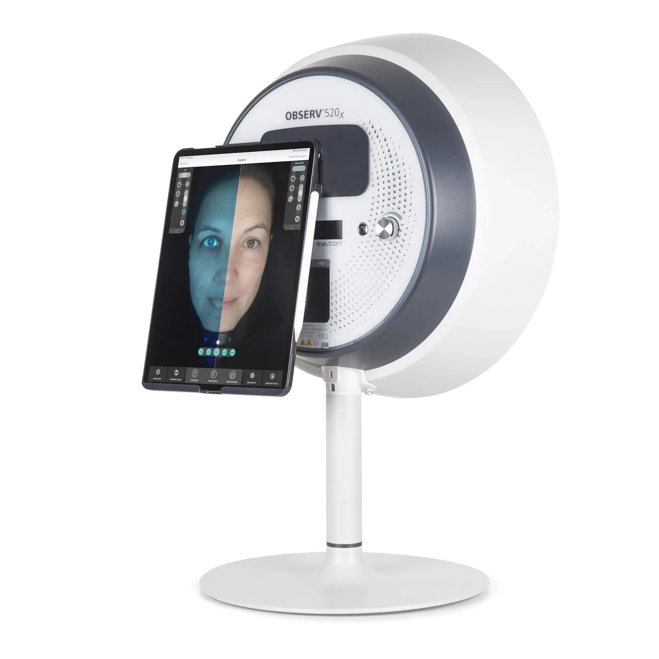 OBSERV 520x Hautanalysegerät mit angesetztem Tablet, auf dem eine UV- und eine Tageslichtaufnahme nebeneinander liegen