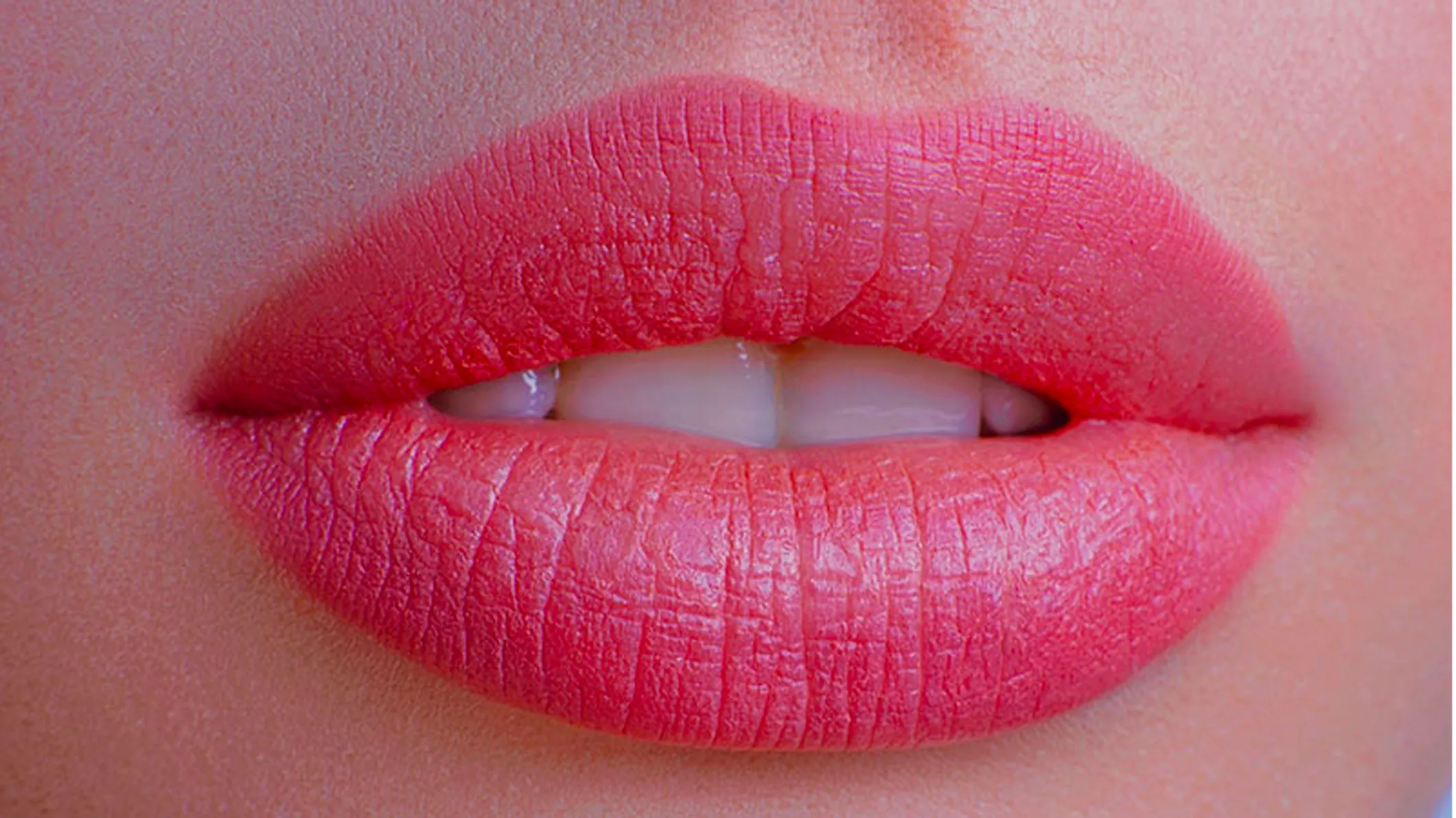 Vollflächig durchpigmentierte Lippen in kräftigem Pink